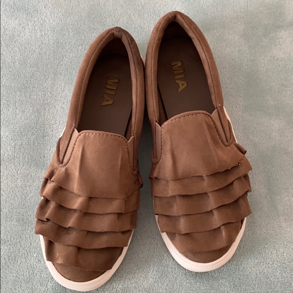 Slip on sneakers